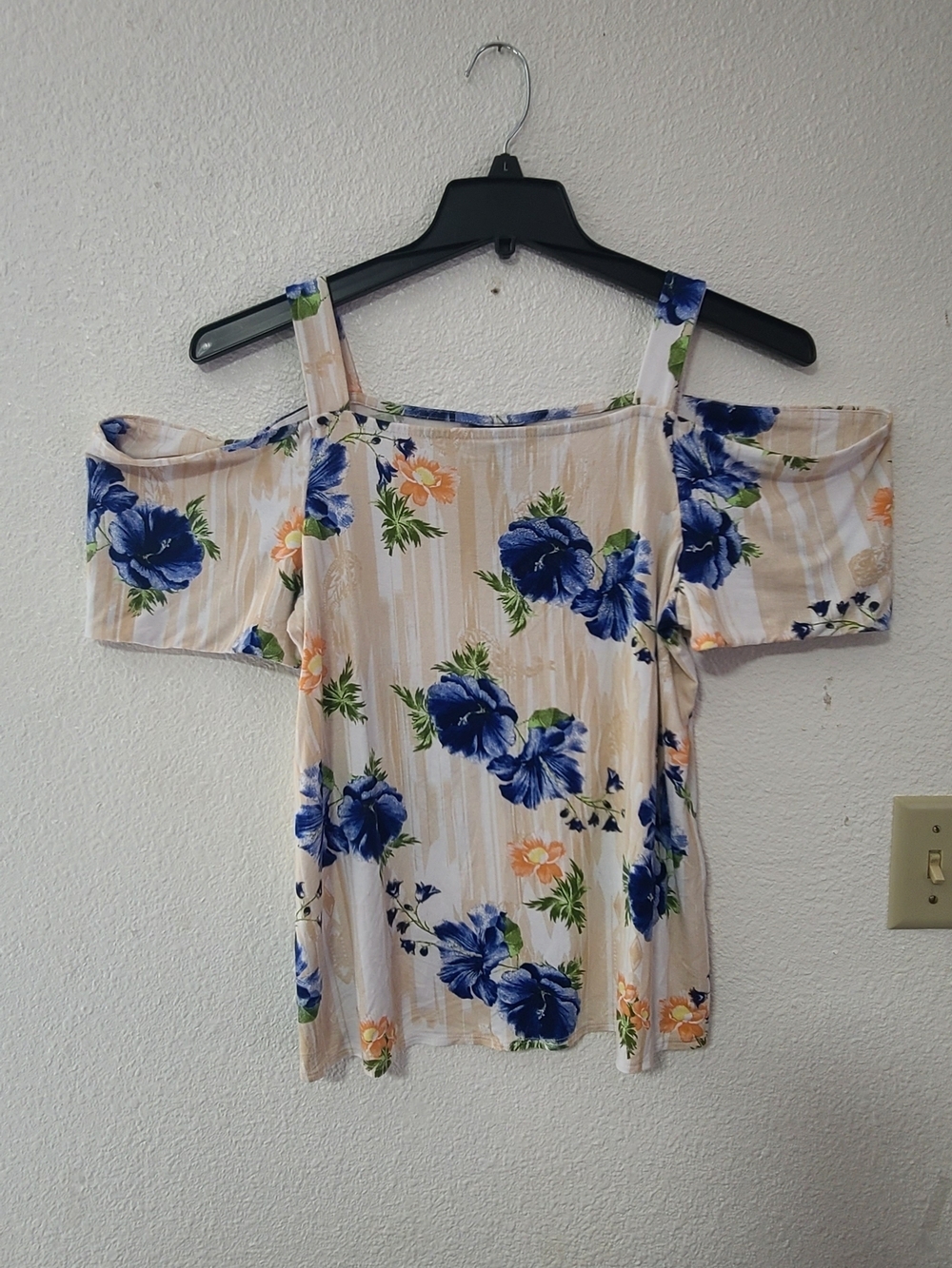 JM Collection Beige Cold-Shoulder Crop Top with Blue Floral Print
